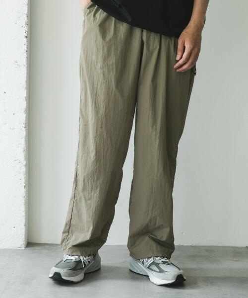 URBAN RESEARCH DOORS(アーバンリサーチドアーズ)の「OUTDOOR EXCHANGE ナイロンパンツ(その他パンツ・メンズ・ベージュ/ブラック・LARGE/MEDIUM)」の3枚目の写真