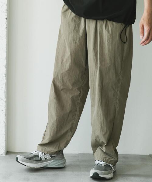 URBAN RESEARCH DOORS(アーバンリサーチドアーズ)の「OUTDOOR EXCHANGE ナイロンパンツ(その他パンツ・メンズ・ベージュ/ブラック・LARGE/MEDIUM)」の4枚目の写真