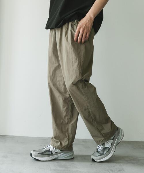 URBAN RESEARCH DOORS(アーバンリサーチドアーズ)の「OUTDOOR EXCHANGE ナイロンパンツ(その他パンツ・メンズ・ベージュ/ブラック・LARGE/MEDIUM)」の5枚目の写真