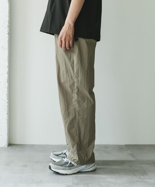URBAN RESEARCH DOORS(アーバンリサーチドアーズ)の「OUTDOOR EXCHANGE ナイロンパンツ(その他パンツ・メンズ・ベージュ/ブラック・LARGE/MEDIUM)」の15枚目の写真