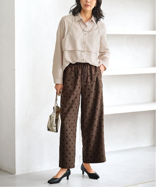 BELLUNA PLUS(ベルーナ)の「ドットフロッキー素材ワイドパンツ(その他パンツ・レディース・ブラウン/ブラック・MEDIUM/LARGE/X-LARGE/SMALL)」の11枚目の写真