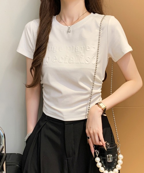 Girly Doll(ガーリードール)の「サイドギャザー立体ロゴデザインTシャツ(Tシャツ/カットソー・レディース・ブラック/ボルドー/ホワイト/ベージュ・M/L)」の2枚目の写真