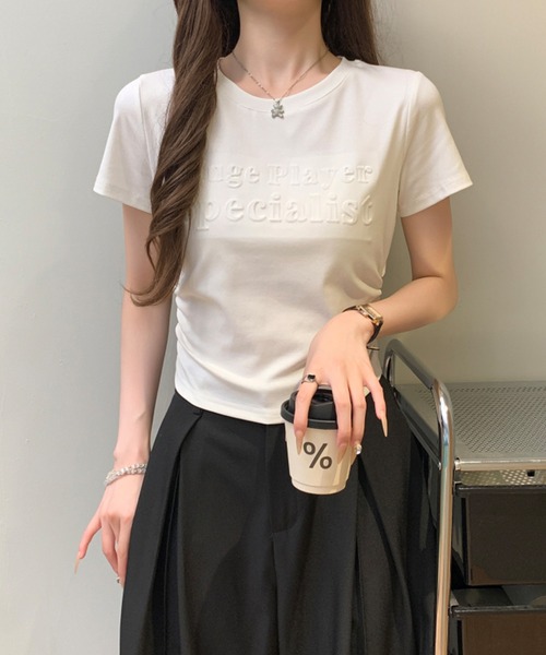 Girly Doll(ガーリードール)の「サイドギャザー立体ロゴデザインTシャツ(Tシャツ/カットソー・レディース・ブラック/ボルドー/ホワイト/ベージュ・M/L)」の8枚目の写真