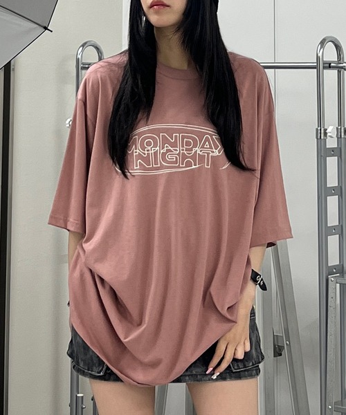 Figments(フィグメンツ)の「MONDAY NIGHTロゴT(Tシャツ/カットソー・レディース・ピンク/チャコールグレー・FREE)」の1枚目の写真