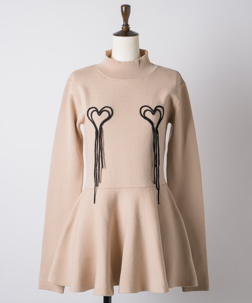 VIOLETTA(ヴィオレッタ)の「ハートモチーフペプラムニット(ニット/セーター・レディース・アイボリー/ブラック/ライトブルー/ベージュ・FREE)」の3枚目の写真