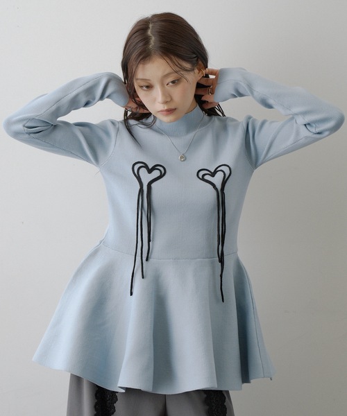 VIOLETTA(ヴィオレッタ)の「ハートモチーフペプラムニット(ニット/セーター・レディース・アイボリー/ブラック/ライトブルー/ベージュ・FREE)」の4枚目の写真