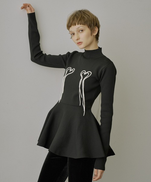 VIOLETTA(ヴィオレッタ)の「ハートモチーフペプラムニット(ニット/セーター・レディース・アイボリー/ブラック/ライトブルー/ベージュ・FREE)」の1枚目の写真