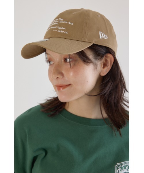 RODEO CROWNS WIDE BOWL(ロデオクラウンズワイドボウル)の「NEW ERA 9TWENTY MESSAGE CAP(キャップ・レディース・ブラック/ブラウン/ベージュ/ネイビー・FREE)」の1枚目の写真
