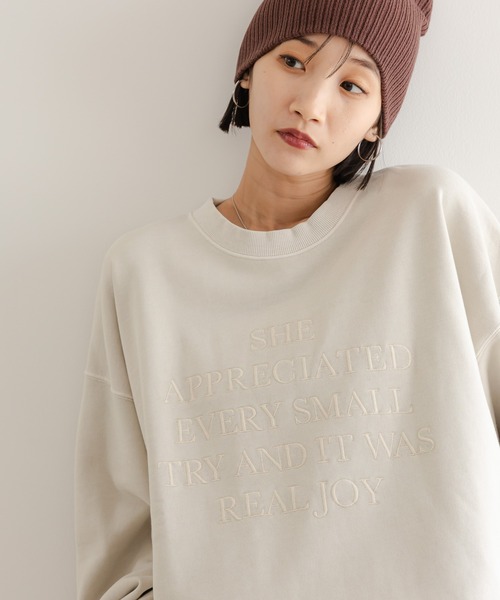 LOWRYS FARM(ローリーズファーム)の「カコウロゴウラケLS 580991(スウェット・レディース・ブラウン/チャコールグレー/アイボリー/パープル・FREE)」の1枚目の写真