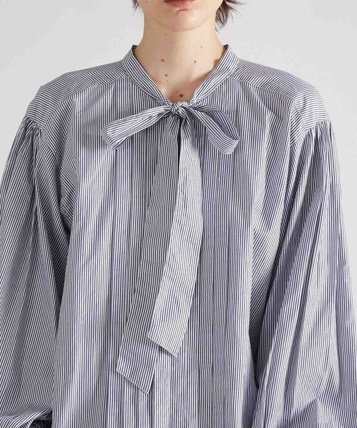 crinkle crinkle crinkle（クリンクルクリンクルクリンクル）の「【crinkle crinkle crinkle】tuck ribbon stripe blouse/タックリボンストライプブラウス（シャツ/ブラウス・レディース・ブルー・FREE）」の2枚目の写真