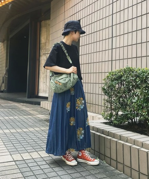 SUPER HAKKA(スーパーハッカ)の「「glanta」線画フラワー刺繍ミニドラムギャザーショルダーバッグ(ショルダーバッグ・レディース・チャコール/カーキ・FREE)」の12枚目の写真
