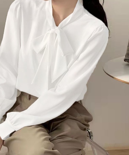 cammie(キャミー)の「ボウタイ付きブラウス(シャツ/ブラウス・レディース・ホワイト/ライトブルー・LARGE/MEDIUM)」の2枚目の写真