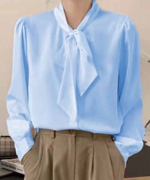 cammie(キャミー)の「ボウタイ付きブラウス(シャツ/ブラウス・レディース・ホワイト/ライトブルー・LARGE/MEDIUM)」の1枚目の写真