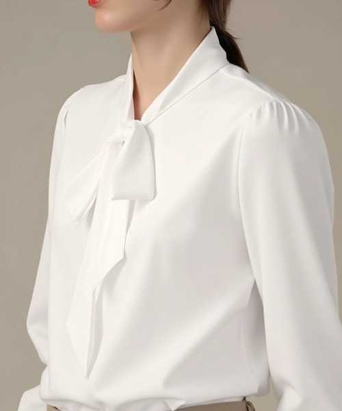 cammie(キャミー)の「ボウタイ付きブラウス(シャツ/ブラウス・レディース・ホワイト/ライトブルー・LARGE/MEDIUM)」の6枚目の写真