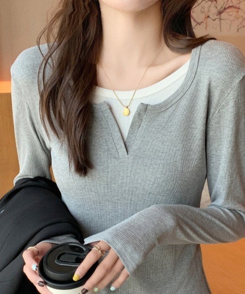 cammie(キャミー)の「レイヤード風キーネックリブテレコ長袖トップス(Tシャツ/カットソー・レディース・ブラック/グレー/ブルー・MEDIUM/LARGE)」の1枚目の写真