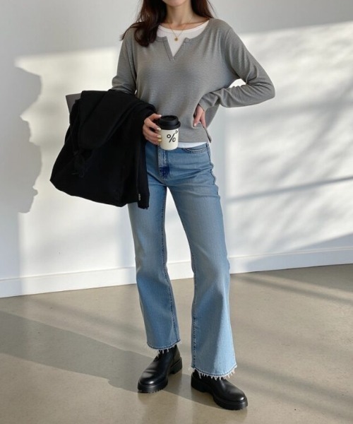 cammie(キャミー)の「レイヤード風キーネックリブテレコ長袖トップス(Tシャツ/カットソー・レディース・ブラック/グレー/ブルー・MEDIUM/LARGE)」の13枚目の写真