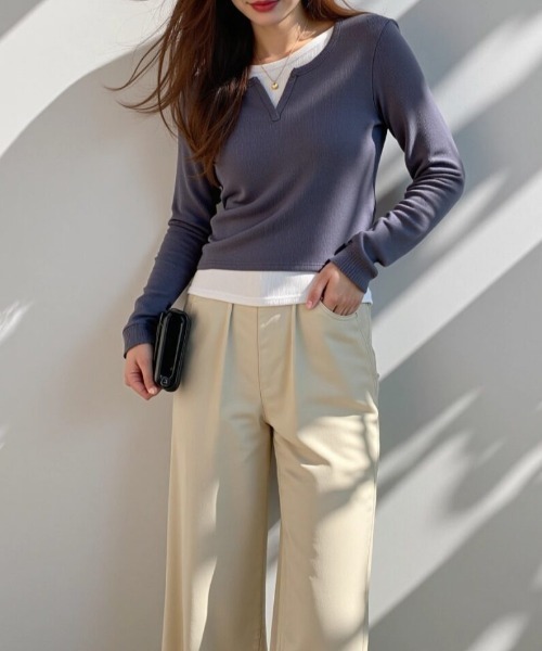 cammie(キャミー)の「レイヤード風キーネックリブテレコ長袖トップス(Tシャツ/カットソー・レディース・ブラック/グレー/ブルー・MEDIUM/LARGE)」の4枚目の写真