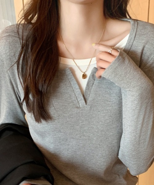 cammie(キャミー)の「レイヤード風キーネックリブテレコ長袖トップス(Tシャツ/カットソー・レディース・ブラック/グレー/ブルー・MEDIUM/LARGE)」の9枚目の写真