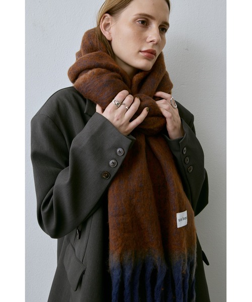 un/neu（アンノイ）の「ミックス配色マフラー / アウトラインカラーストール（マフラー・レディース・オレンジ/ピンク/ブラック・FREE）」の4枚目の写真