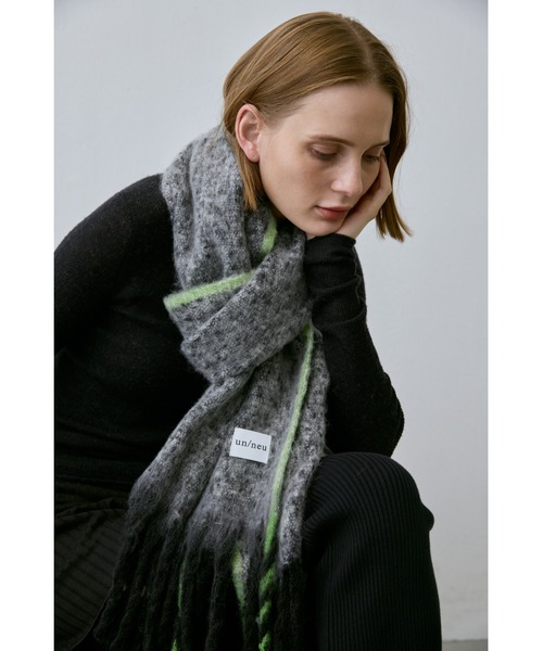 un/neu（アンノイ）の「ミックス配色マフラー / アウトラインカラーストール（マフラー・レディース・オレンジ/ピンク/ブラック・FREE）」の14枚目の写真