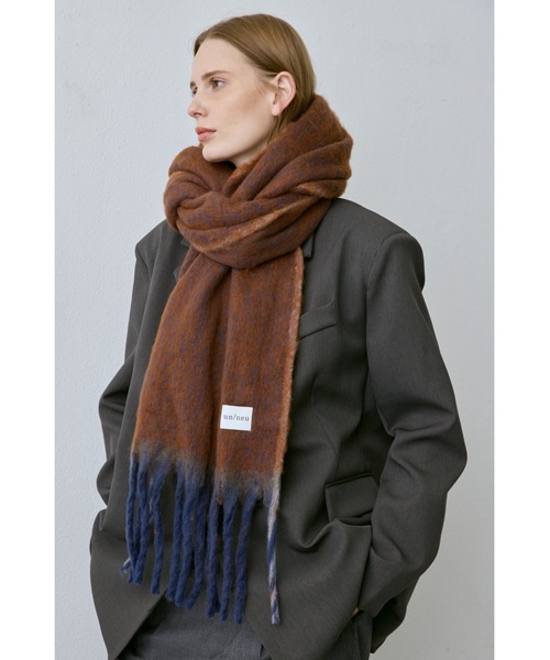 un/neu（アンノイ）の「ミックス配色マフラー / アウトラインカラーストール（マフラー・レディース・オレンジ/ピンク/ブラック・FREE）」の5枚目の写真