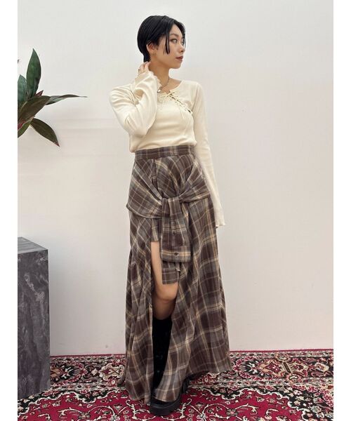 EVRIS（エヴリス）の「スリーブデザインチェックアシンメトリースカート（スカート・レディース・ブラック/ネイビー/ブラウン・SMALL/MEDIUM）」の14枚目の写真