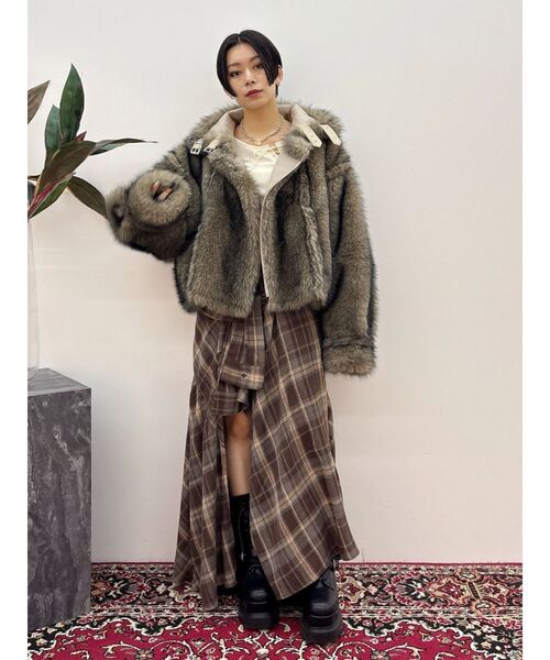 EVRIS（エヴリス）の「スリーブデザインチェックアシンメトリースカート（スカート・レディース・ブラック/ネイビー/ブラウン・SMALL/MEDIUM）」の17枚目の写真