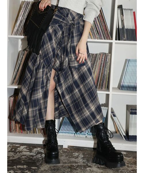 EVRIS（エヴリス）の「スリーブデザインチェックアシンメトリースカート（スカート・レディース・ブラック/ネイビー/ブラウン・SMALL/MEDIUM）」の18枚目の写真