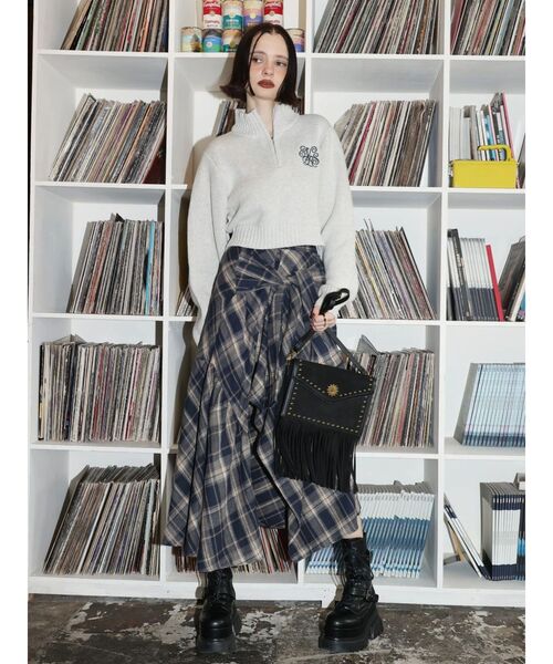 EVRIS（エヴリス）の「スリーブデザインチェックアシンメトリースカート（スカート・レディース・ブラック/ネイビー/ブラウン・SMALL/MEDIUM）」の19枚目の写真