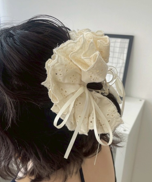 WEGO（ウィゴー）の「WEGO/リボン付きパンチングレースバンス（バレッタ/ヘアクリップ・レディース・ホワイト/ブラック・FREE）」の3枚目の写真