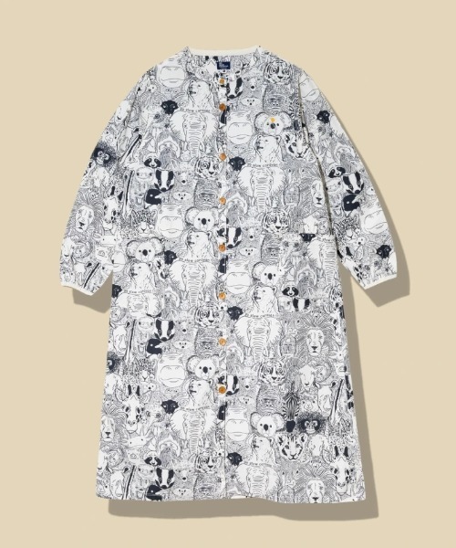 go slow caravan(ゴースローキャラバン)の「アニマル/ワッペン ノーカラーシャツワンピース W(シャツワンピース・レディース・ナチュラル/ダークグリーン・FREE)」の2枚目の写真