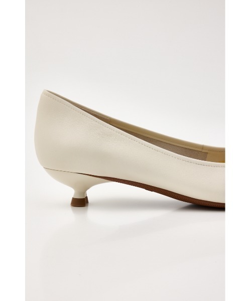 STACCATO(スタッカート)の「テジーキトゥンヒールパンプス(パンプス・レディース・ホワイト/ブラック・24.5cm/22.5cm/23cm/23.5cm/24cm)」の6枚目の写真