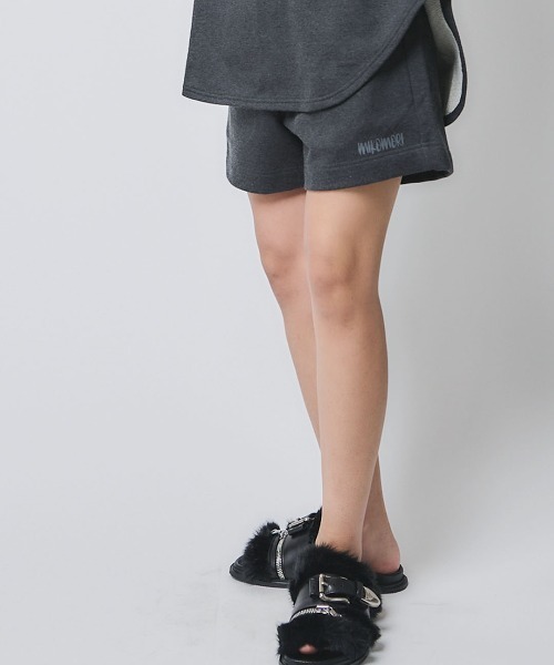 mikomori(ミコモリ)の「SWEAT SHORTS(スウェットパンツ・レディース・ホワイト/チャコールグレー/ブラック・FREE)」の4枚目の写真