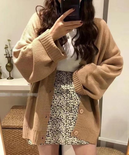 cammie(キャミー)の「ロールアップスリーブオーバーサイズカーディガン(カーディガン/ボレロ・レディース・ベージュ/ブラック/オフホワイト・F)」の2枚目の写真