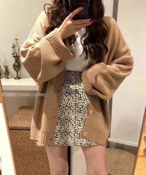 cammie(キャミー)の「ロールアップスリーブオーバーサイズカーディガン(カーディガン/ボレロ・レディース・ベージュ/ブラック/オフホワイト・F)」の4枚目の写真