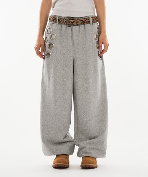 WISH FOR EVER(ウィッシュフォーエバー)の「EYELET DESIGN SWEAT PANTS / アイレットデザインスウェットパンツ(スウェットパンツ・メンズ・ピンク/グレー/ブラック・SMALL/LARGE/MEDIUM)」の2枚目の写真