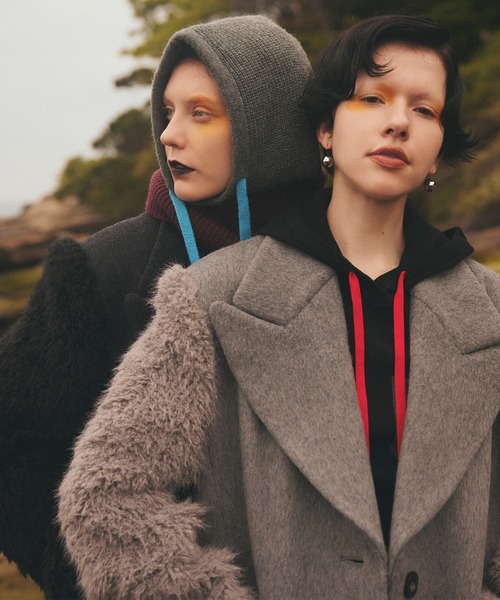 OMMO(オーエムエムオー)の「SLEEVE FUR BIG SHOULDER CT(その他アウター・レディース・ブラック/グレー・36/38)」の5枚目の写真