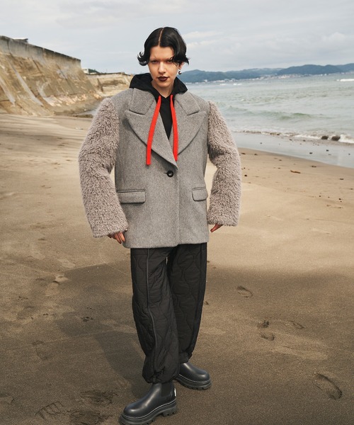 OMMO(オーエムエムオー)の「SLEEVE FUR BIG SHOULDER CT(その他アウター・レディース・ブラック/グレー・36/38)」の7枚目の写真