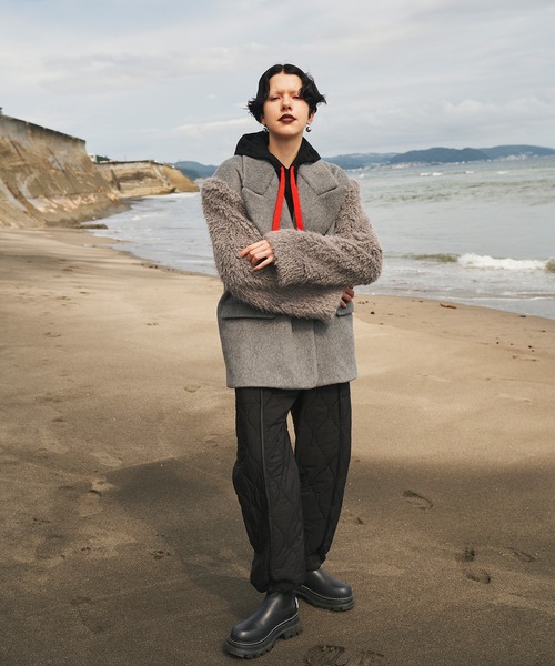 OMMO(オーエムエムオー)の「SLEEVE FUR BIG SHOULDER CT(その他アウター・レディース・ブラック/グレー・36/38)」の11枚目の写真