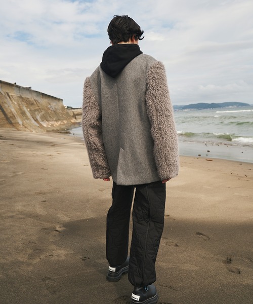 OMMO(オーエムエムオー)の「SLEEVE FUR BIG SHOULDER CT(その他アウター・レディース・ブラック/グレー・36/38)」の9枚目の写真