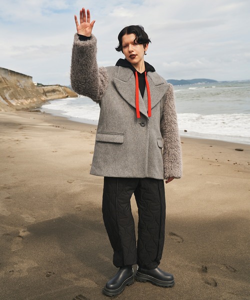 OMMO(オーエムエムオー)の「SLEEVE FUR BIG SHOULDER CT(その他アウター・レディース・ブラック/グレー・36/38)」の8枚目の写真