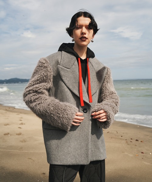 OMMO(オーエムエムオー)の「SLEEVE FUR BIG SHOULDER CT(その他アウター・レディース・ブラック/グレー・36/38)」の12枚目の写真