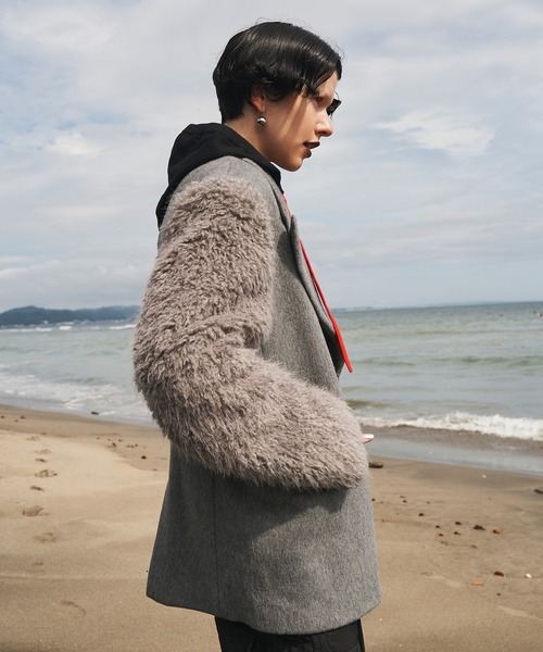 OMMO(オーエムエムオー)の「SLEEVE FUR BIG SHOULDER CT(その他アウター・レディース・ブラック/グレー・36/38)」の13枚目の写真
