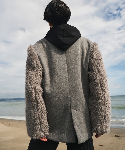 OMMO(オーエムエムオー)の「SLEEVE FUR BIG SHOULDER CT(その他アウター・レディース・ブラック/グレー・36/38)」の14枚目の写真