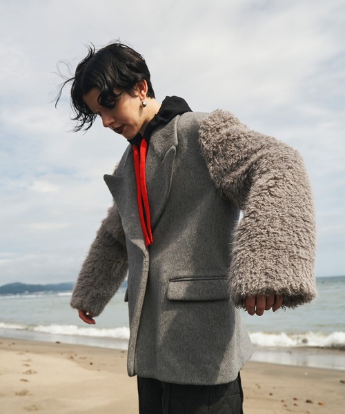 OMMO(オーエムエムオー)の「SLEEVE FUR BIG SHOULDER CT(その他アウター・レディース・ブラック/グレー・36/38)」の16枚目の写真