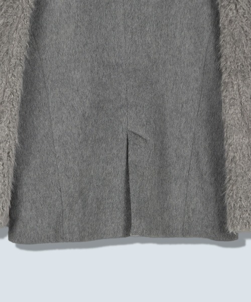 OMMO(オーエムエムオー)の「SLEEVE FUR BIG SHOULDER CT(その他アウター・レディース・ブラック/グレー・36/38)」の4枚目の写真