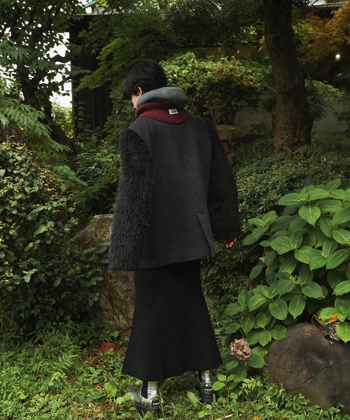 OMMO(オーエムエムオー)の「SLEEVE FUR BIG SHOULDER CT(その他アウター・レディース・ブラック/グレー・36/38)」の18枚目の写真