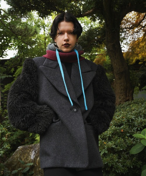 OMMO(オーエムエムオー)の「SLEEVE FUR BIG SHOULDER CT(その他アウター・レディース・ブラック/グレー・36/38)」の19枚目の写真