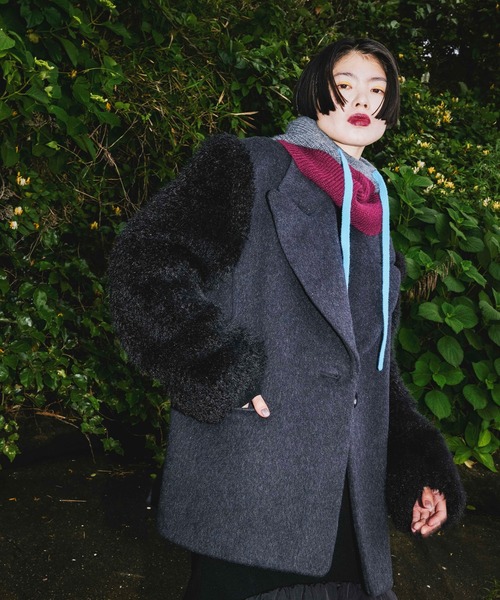 OMMO(オーエムエムオー)の「SLEEVE FUR BIG SHOULDER CT(その他アウター・レディース・ブラック/グレー・36/38)」の22枚目の写真
