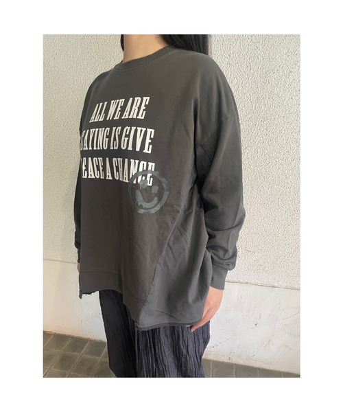 WORLD WIDE LOVE!（ワールドワイドラブ）の「ALL WE ARE 切り替えトップス（スウェット・レディース・ラベンダー/ブラック/オフホワイト・1）」の3枚目の写真